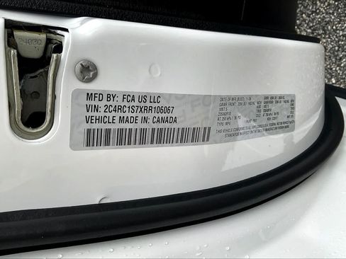 Used 2024 Chrysler Pacifica Premium FWD image 35