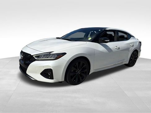 Used 2023 Nissan Maxima SR w/ Sport Mat Group FWD image 3