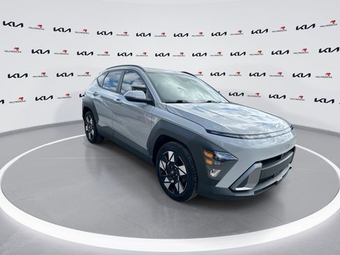 Used 2024 Hyundai Kona SEL w/ Convenience Package FWD image 2