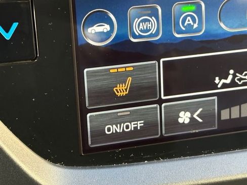 Used 2025 Subaru Forester Premium image 18