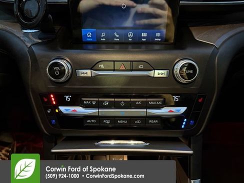 Used 2020 Ford Explorer Platinum image 32
