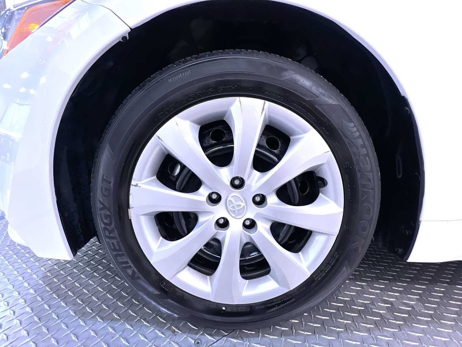 Used 2025 Toyota Corolla LE FWD image 10