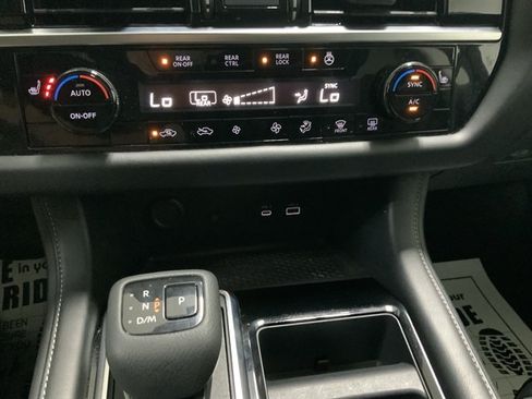 Used 2023 Nissan Pathfinder SL AWD/4WD image 30