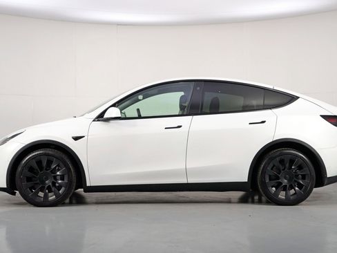 Used 2021 Tesla Model Y Long Range image 9