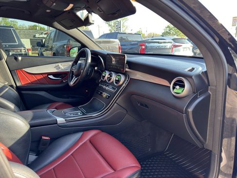 Used 2020 Mercedes-Benz GLC 300 4MATIC Coupe image 39
