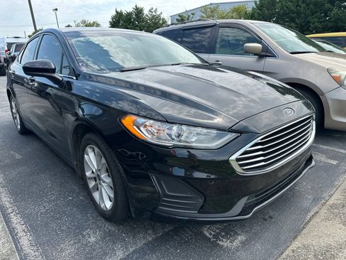 Used 2020 Ford Fusion SE FWD image 3
