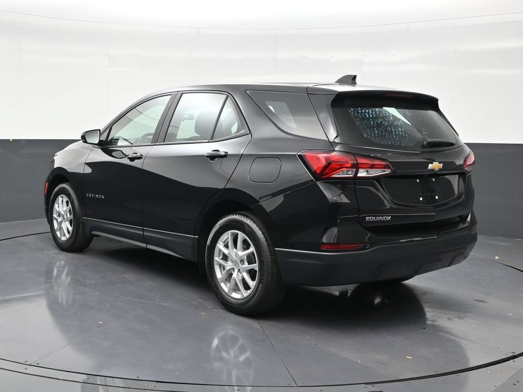 Used 2024 Chevrolet Equinox LS w/ Driver Confidence II Package FWD image 3