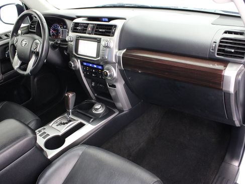 Used 2017 Toyota 4Runner Limited AWD/4WD image 38