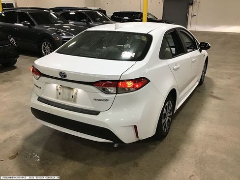 Used 2021 Toyota Corolla LE image 6