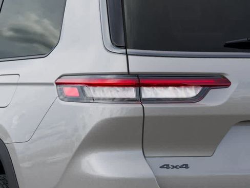 New 2026 Jeep Grand Cherokee L 4WD image 9