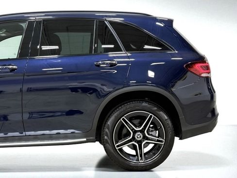 Used 2022 Mercedes-Benz GLC 300 4MATIC w/ AMG Line image 11