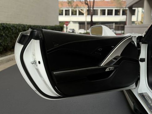 Used 2014 Chevrolet Corvette STINGRAY Z51 3LT w/ 3LT Preferred Equipment Group image 9