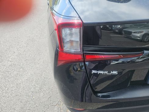 Used 2022 Toyota Prius LE FWD image 4