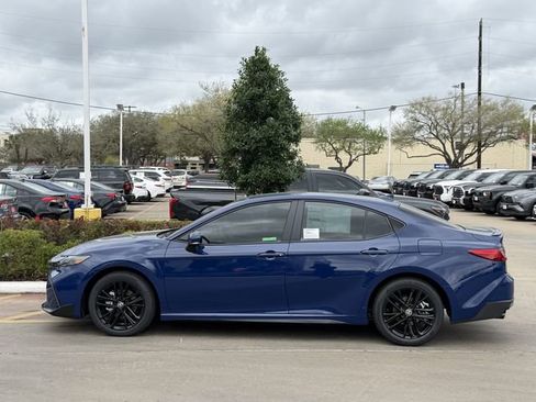 Used 2026 Toyota Camry SE image 4