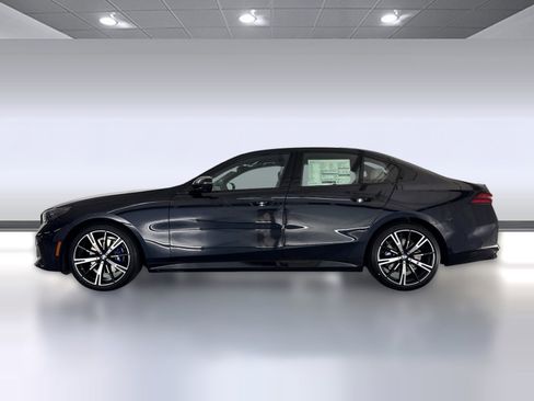 Used 2026 BMW 530i w/ M Sport Package RWD image 2
