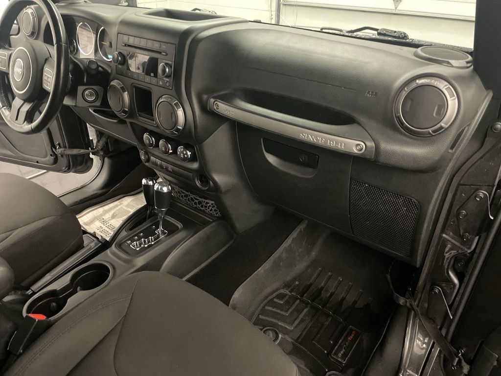Used 2018 Jeep Wrangler Sport AWD/4WD image 19