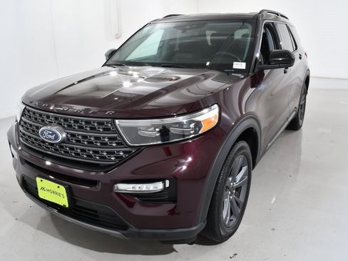 Used 2023 Ford Explorer XLT w/ Equipment Group 202A image 2