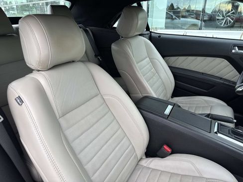 Used 2013 Ford Mustang Premium image 18