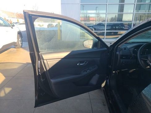 Used 2025 Nissan Sentra SV image 17