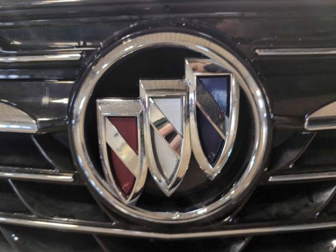 Used 2023 Buick Envision Essence image 27