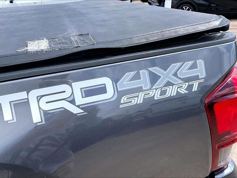 Used 2021 Toyota Tacoma TRD Sport w/ Technology Package AWD/4WD image 10