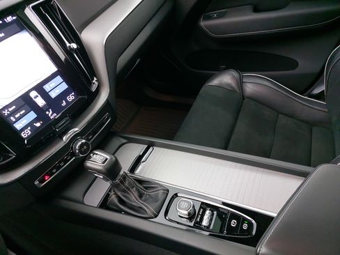 Used 2019 Volvo XC60 T6 R-Design w/ Protection Package Premier image 27