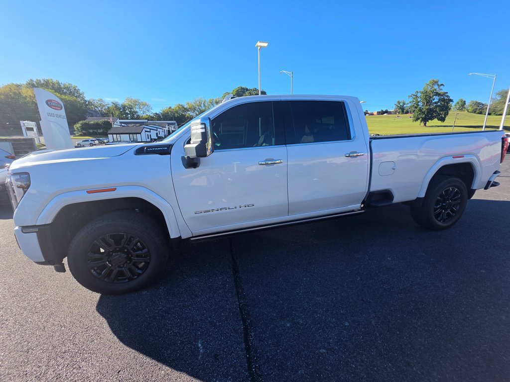 Used 2024 GMC Sierra 3500 Denali Ultimate AWD/4WD image 2