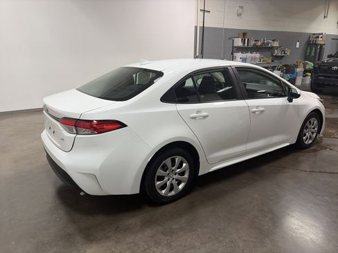 Used 2023 Toyota Corolla LE image 3