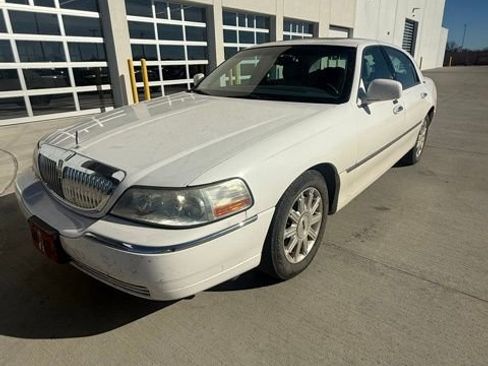 Used 2007 Lincoln Town Car Signature Limited image 7