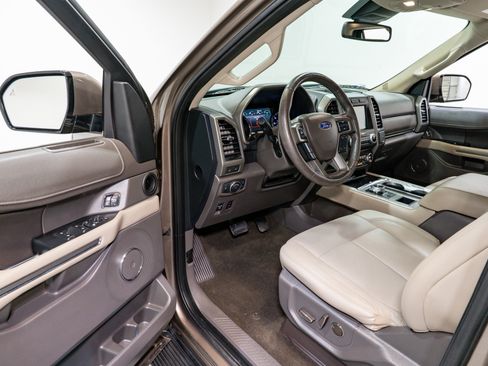 Used 2018 Ford Expedition Max XLT w/ Equipment Group 202A image 12