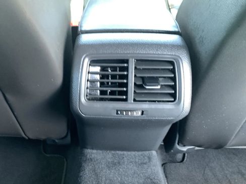 Used 2015 Volkswagen Golf R 4-Door image 34