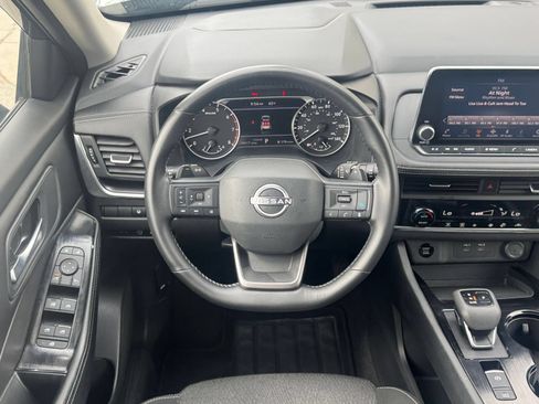 Used 2025 Nissan Rogue SV FWD image 25
