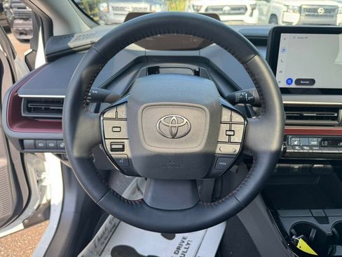 Used 2026 Toyota Prius Plug-In Hybrid FWD image 5