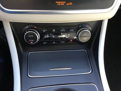 Used 2019 Mercedes-Benz GLA 250 4MATIC w/ Premium Package image 34