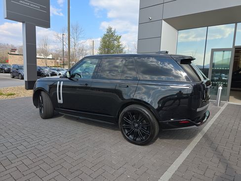 Certified 2025 Land Rover Range Rover Autobiography image 8