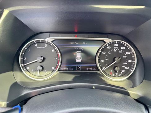 Used 2022 Nissan Sentra SR w/ SR Premium Package image 18