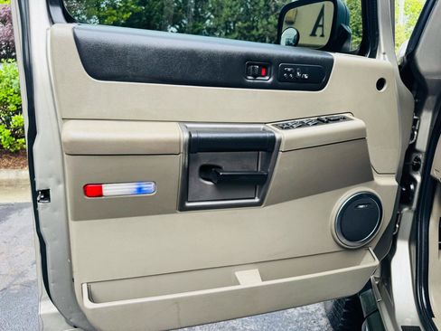 Used 2003 HUMMER H2 w/ Preferred Equipment Group AWD/4WD image 28
