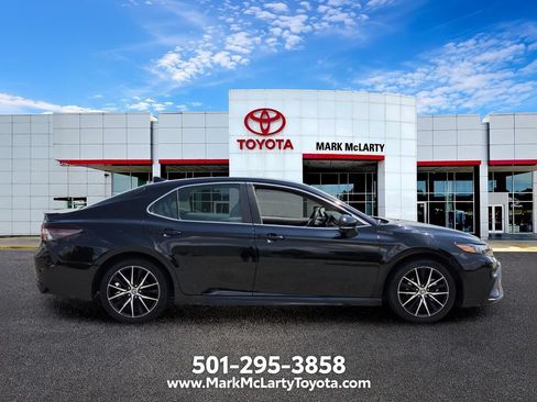 Used 2024 Toyota Camry SE FWD image 6