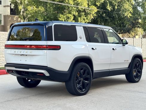 Used 2022 Rivian R1S Launch Edition image 8