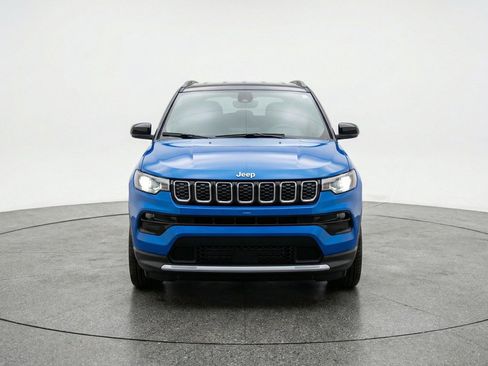 Used 2025 Jeep Compass Limited AWD/4WD image 2