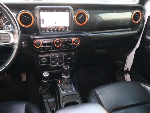 Used 2020 Jeep Wrangler Unlimited Sahara image 11