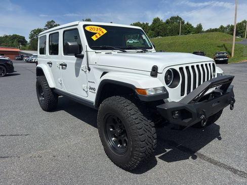 Used 2019 Jeep Wrangler Unlimited Sahara w/ Cold Weather Group AWD/4WD image 9