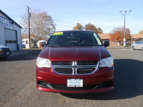 Used 2019 Dodge Grand Caravan SE image 4