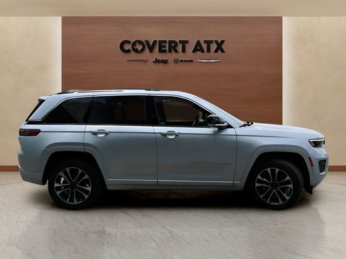 Used 2022 Jeep Grand Cherokee Overland w/ Luxury Tech Group IV RWD image 6