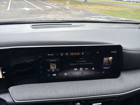 Used 2025 Nissan Kicks SV image 17