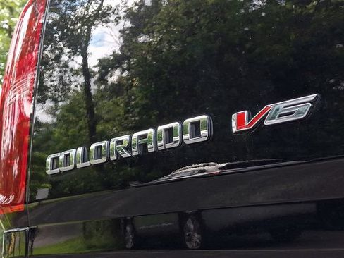Used 2018 Chevrolet Colorado Z71 AWD/4WD image 30