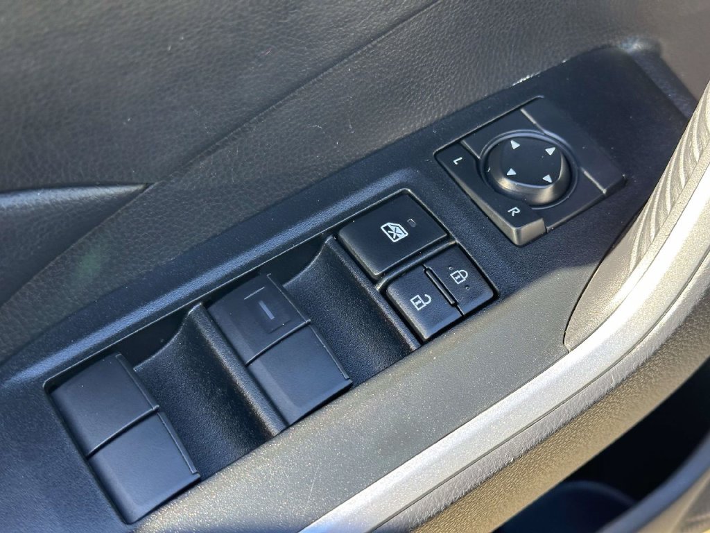 Used 2025 Toyota RAV4 LE AWD/4WD image 18
