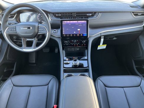 New 2025 Jeep Grand Cherokee Limited w/ Luxury Tech Group II image 2