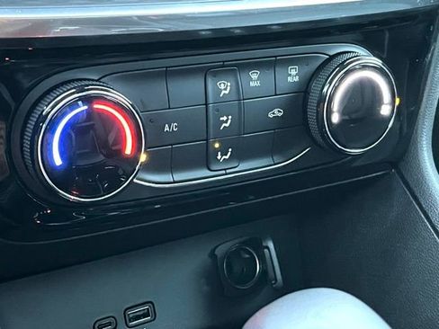 Used 2024 Buick Encore GX Sport Touring image 17