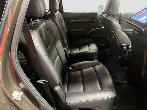 Used 2022 Kia Telluride EX w/ EX Premium Package image 31